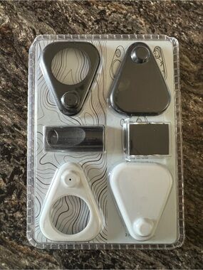 Ultra Strong Drop-Proof Scratch Proof AirTag Holder Blck Wht 2PC For Apple 2 pk